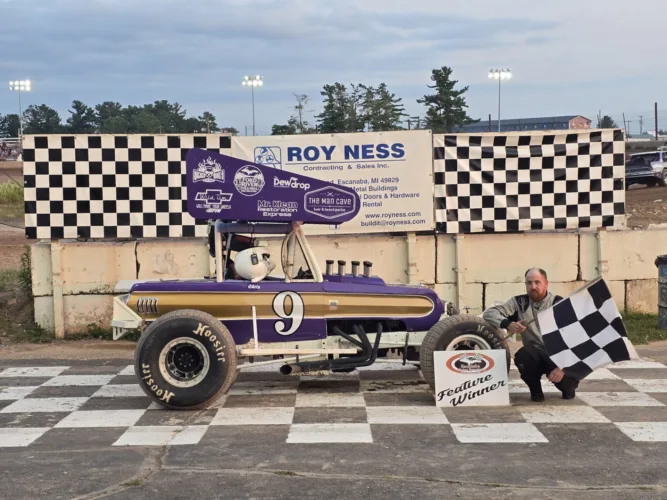 Chris Broeders wins first career feature